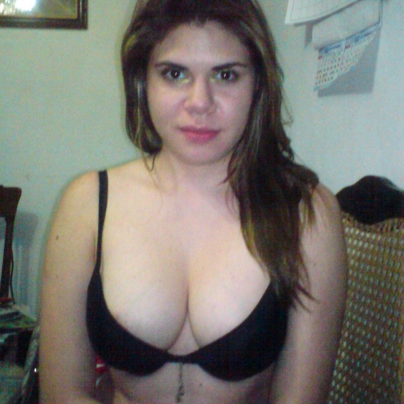 Julie 24 Services escort Avon